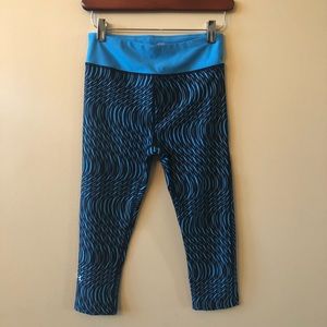 Under Armour Cropped Compression Leggings, Size Sm